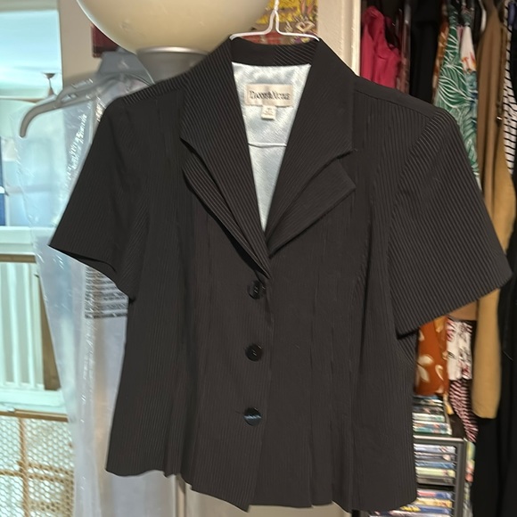 🌺EUC women’s  Pinstripe Pantsuit - Picture 1 of 4